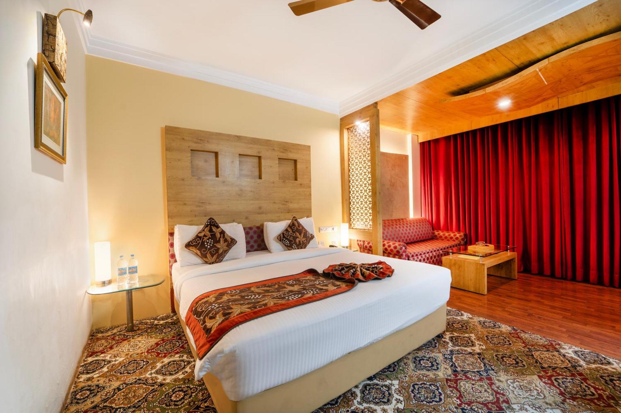 K C Residency Vaishnodevi Hotel Katra  Exterior foto