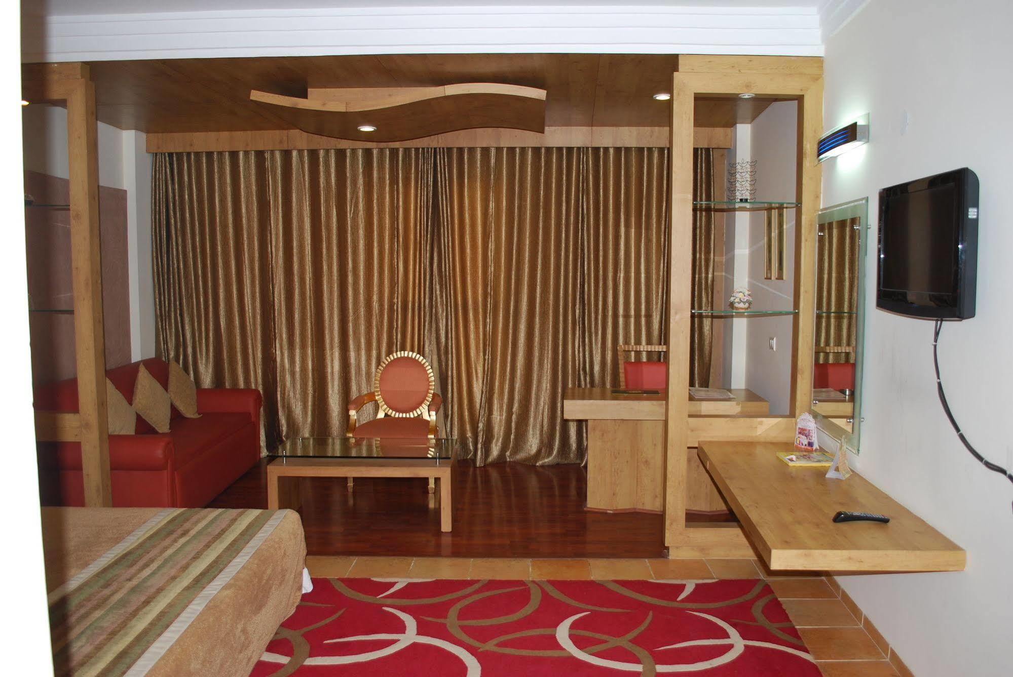 K C Residency Vaishnodevi Hotel Katra  Exterior foto